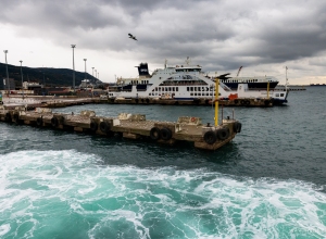 Ferries-at-the-dock-of-Bursa-Turkey